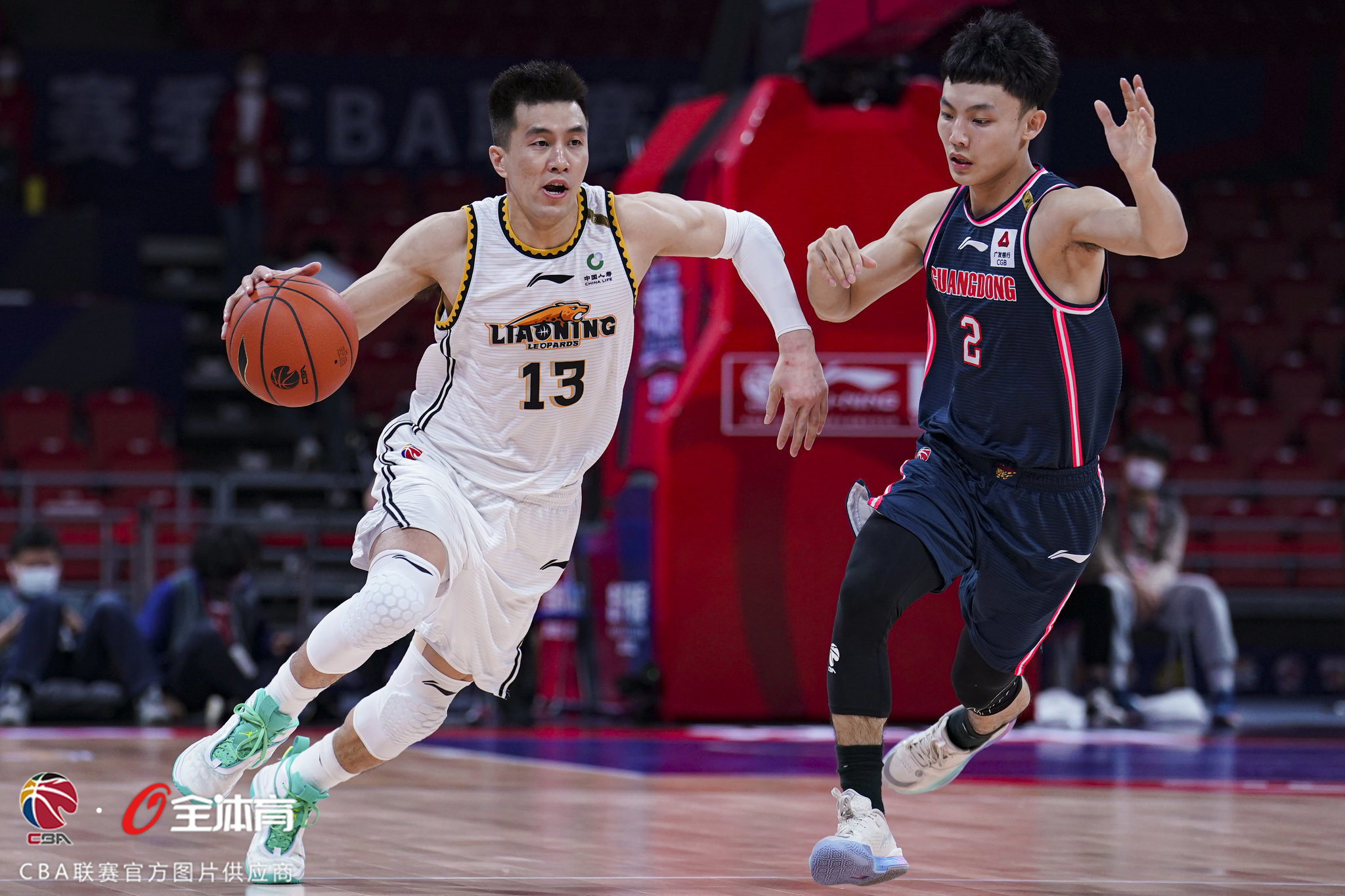 九游网页版入口-包含里程碑夜！夏洛特黄蜂调整名单，CBA季后赛赛后刷纪录，震撼外界，阵容厚度经受考验的词条