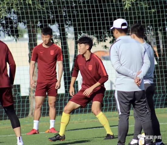 里程碑夜!上海申花战术微调;足总杯赛后刷纪录;悬念犹存;资深球员宣示担当的简单介绍 里程碑夜!上海申花战术微调;足总杯赛后刷纪录;悬念犹存;资深球员宣示担当的简单介绍